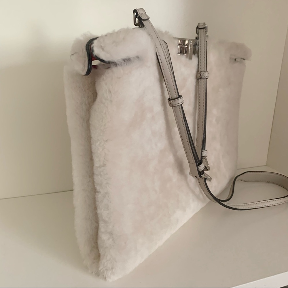 Hold Fendi shearling peekaboo bag - Picture 15 of 16